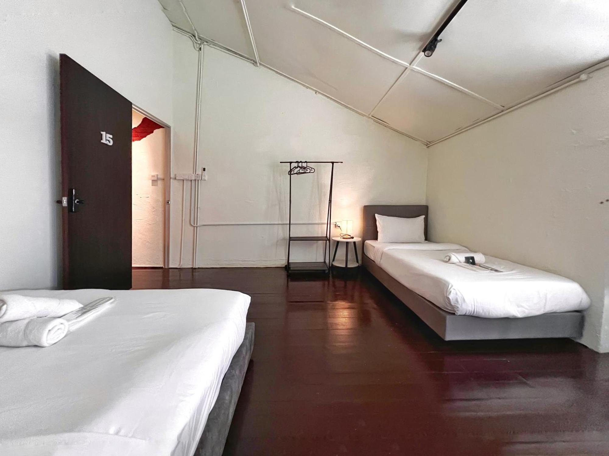 Pine Muntri Guest house George Town